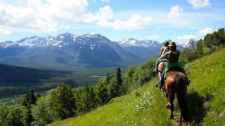 Paysage montagnes à cheval