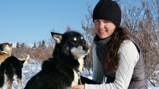 Valérie et un chien de traineau